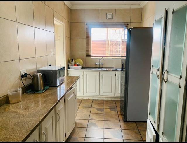 3 BEDROOM TOWNHOUSE FOR SALE IN VANDERBIJLPARK CW 3